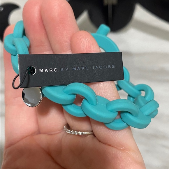 Marc by Marc Jacobs Aqua Lagoon Turnlock Silicone Stretch Bracelet - Picture 2 of 9